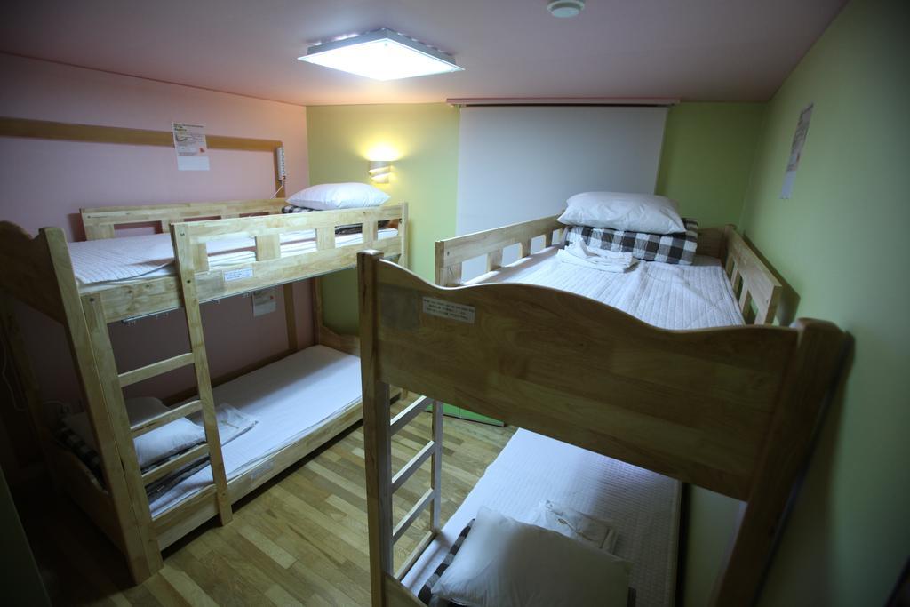 Hostel Lyndon Jeju Rum bild