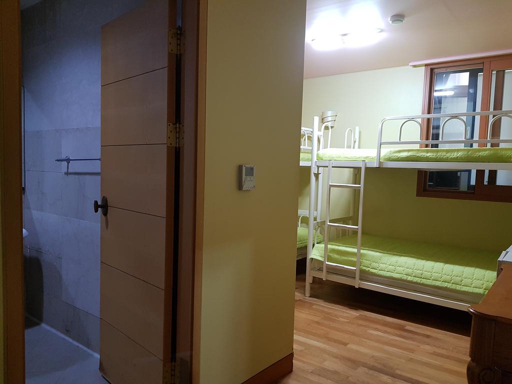 Hostel Lyndon Jeju Exteriör bild