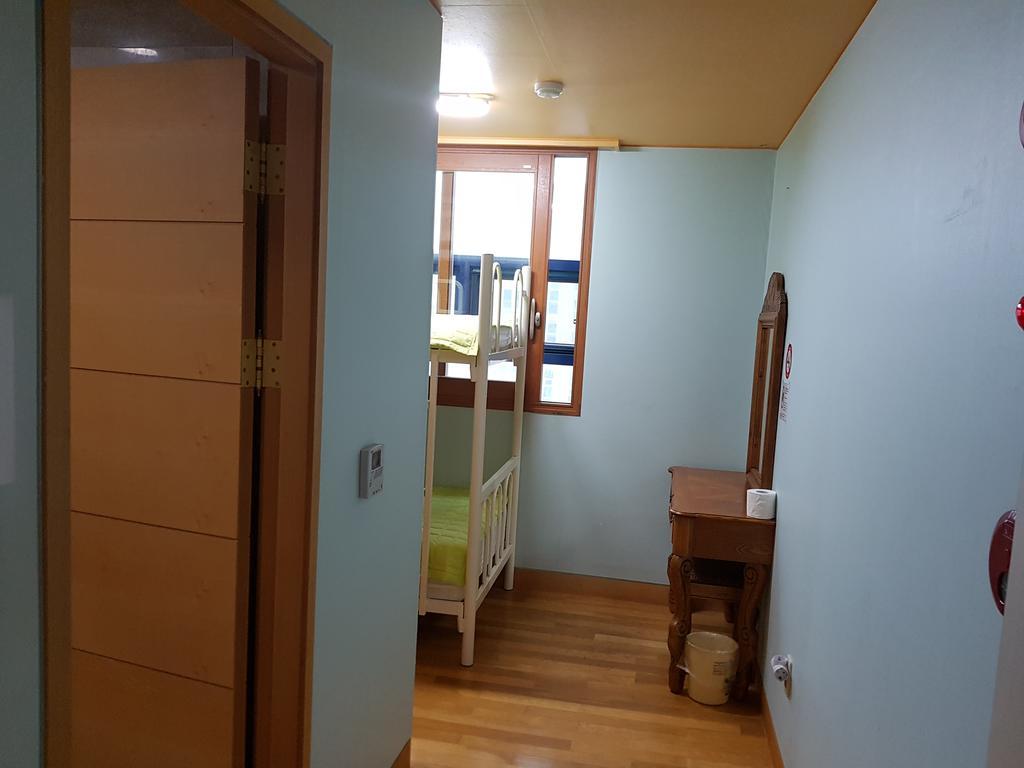 Hostel Lyndon Jeju Rum bild