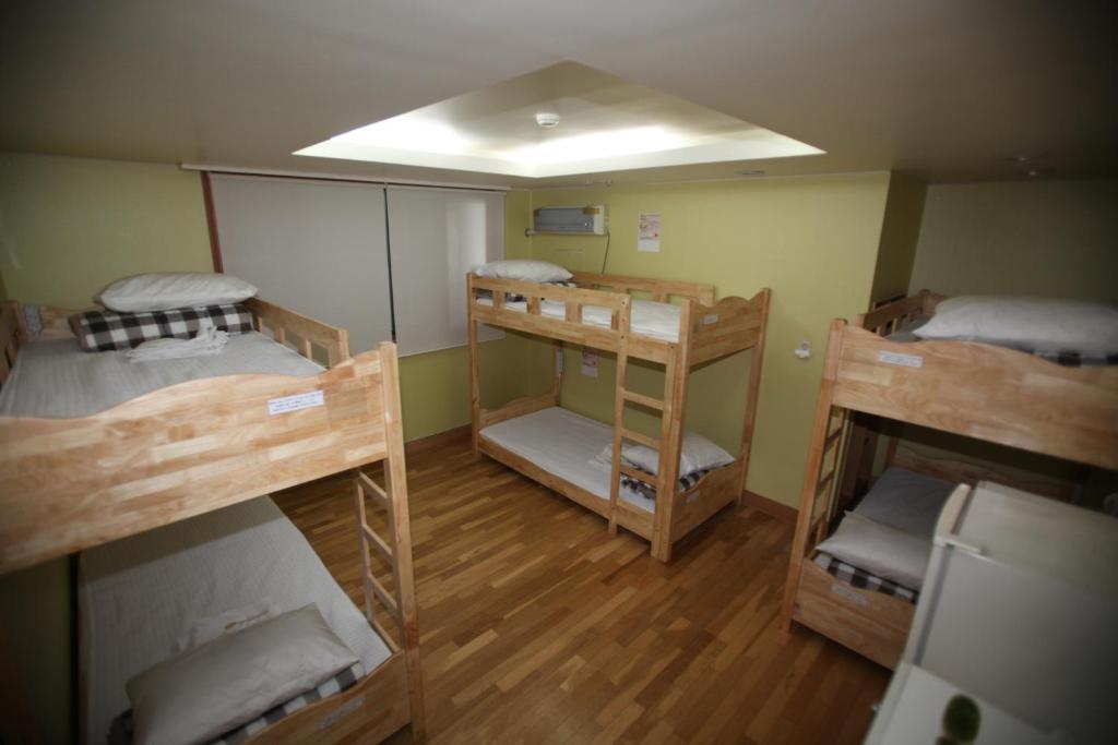 Hostel Lyndon Jeju Rum bild